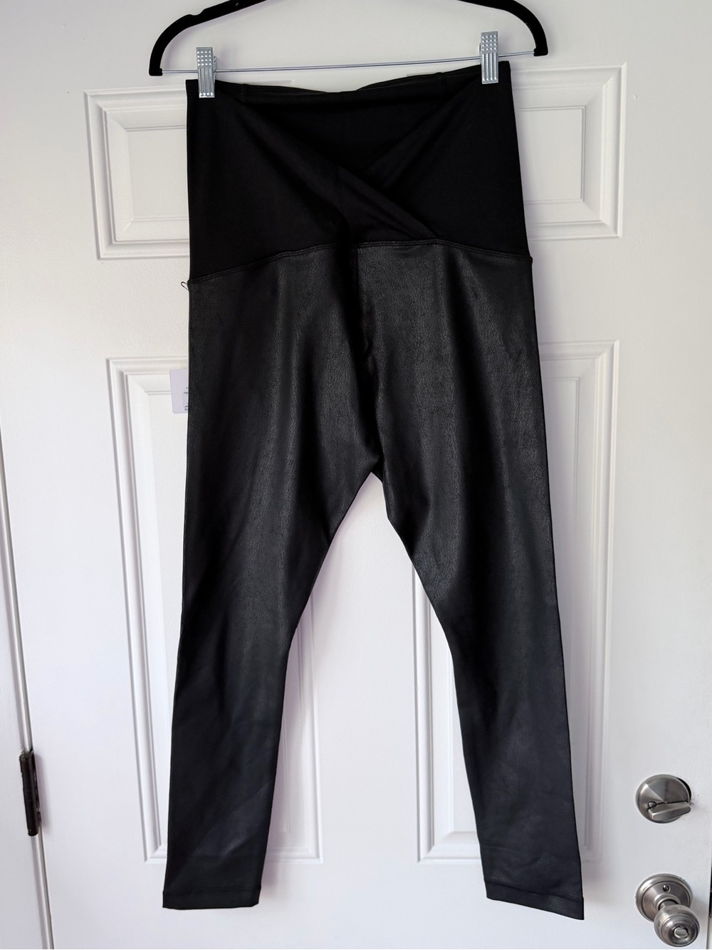 NWT INGRID & ISABEL SIZE M MATERNITY BLACK LEGGINGS IN JET BLACK